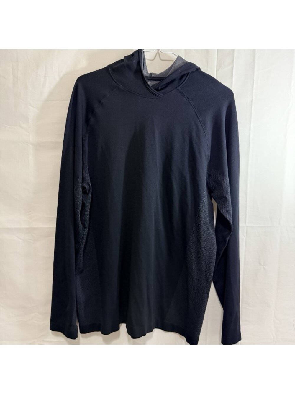 Fabletics Womens Long Sleeve Hooded Dri-Fit Black Large Top